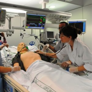 Manejo de emergencias medicas Entrenamiento en manejo de recursos en crisis mediante Simulacion Clinica